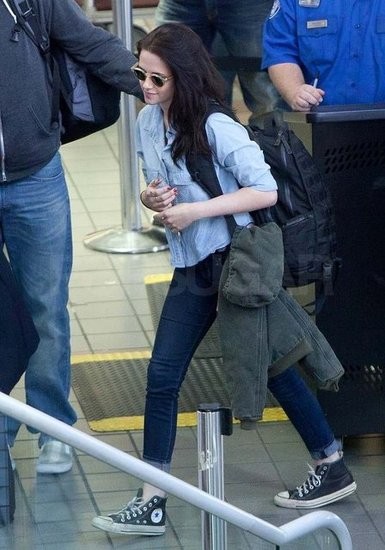 Kristen Stewart dời khỏi Los angeles sau cuối tuần vui vẻ bên cạnh bạn trai, Robert Pattinson.